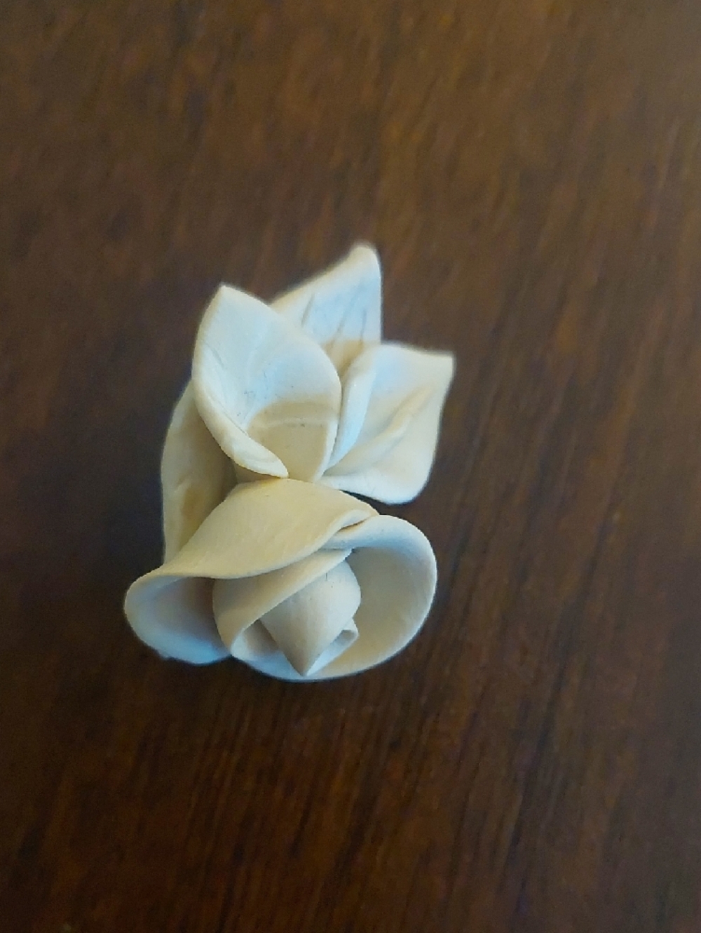 Hawaiian Cream Floral Rose Necklace with Matching Earrings - Picture 4 of 4